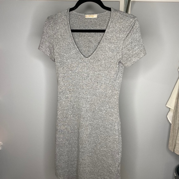 Grey t-shirt dress - Picture 2 of 3